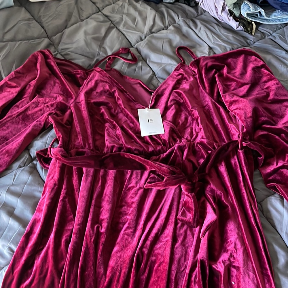 Nwt Bloomchic burgundy velour peek shoulder short dress